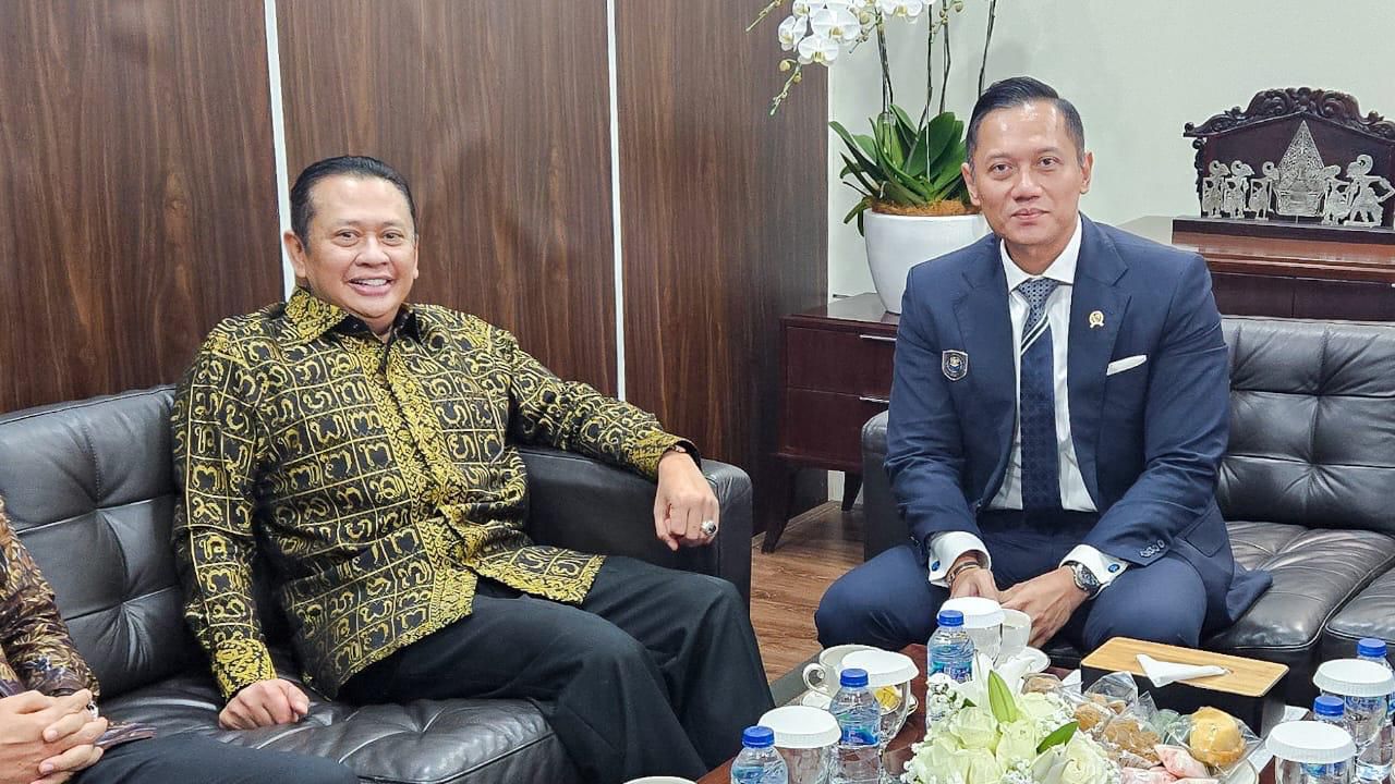Bamsoet setelah bertemu dengan Menko Bidang Infrastruktur dan Pembangunan Kewilayahan, Agus Harimurti Yudhoyono, di Jakarta/Hibata.id