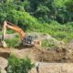 Alat berat yang sedang beroperasi di Penambangan Emas Tanpa Izin (PETI) di Desa Balayo, Kecamatan Patilanggio. (Foto: Dok. Hibata.id)