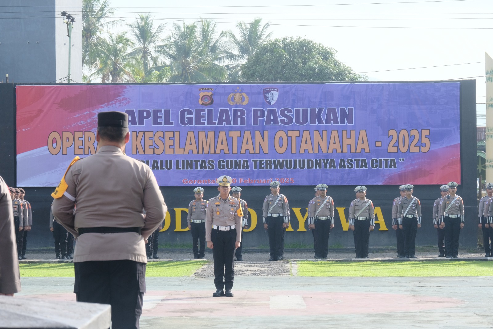 Kepolisian Daerah (Polda) Gorontalo menggelar Apel Gelar Pasukan Operasi Keselamatan Otanaha 2025/Hibata.id