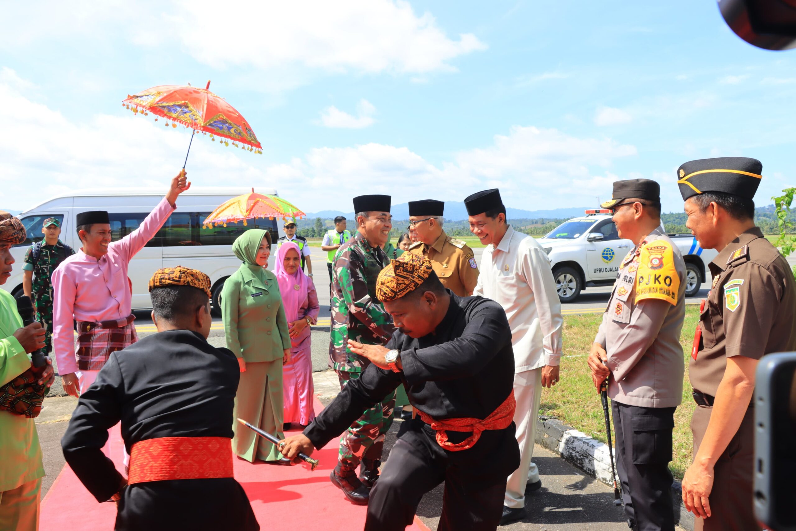 Kapolda Gorontalo Irjen Pol Drs. Pudji Prasetijanto Hadi, MH, menghadiri penyambutan Pangdam XIII/Merdeka Mayjen TNI Suhardi, S.I.P/Hibata.id