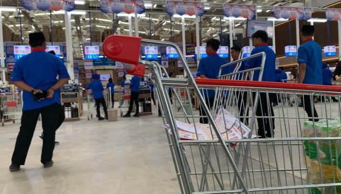 Indogrosir Gorontalo Ramai Pengunjung, Antusiasme Warga Rebut Promo Menarik