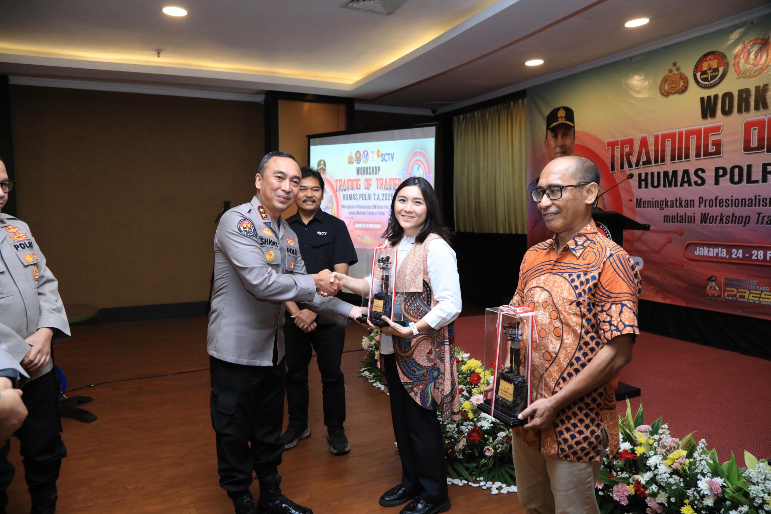 Kepala Divisi Humas Polri Irjen Pol. Sandi Nugroho secara resmi membuka Workshop Training of Trainer Polri Tahun Anggaran 2025/Hibata.id