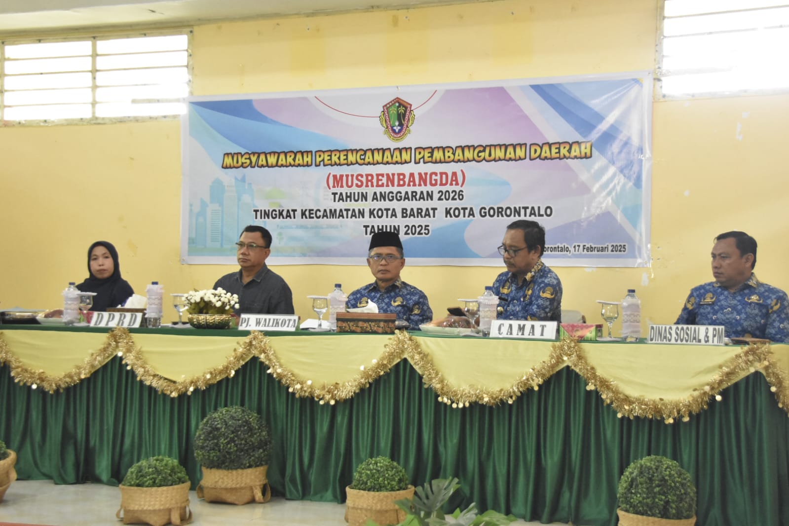 Penjabat (Pj) Wali Kota Gorontalo, Ismail Madjid saat menghadiri Musrenbang di tingkat kecamatan. (Foto: Humas Pemkot Gorontalo)