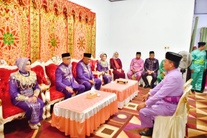 Prosesi Adat Mopotilolo Bupati dan Wakil Bupati Gorontalo/Hibata.id