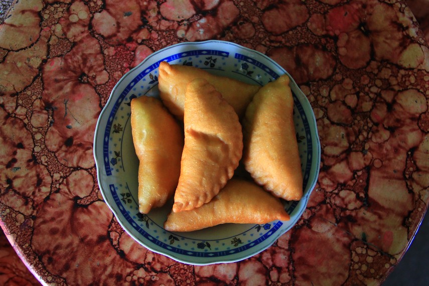Salah satu hidangan tradisional yang patut dicoba adalah kue panada, camilan khas Manado yang memiliki sejarah panjang dan keunikan tersendiri/Hibata.id