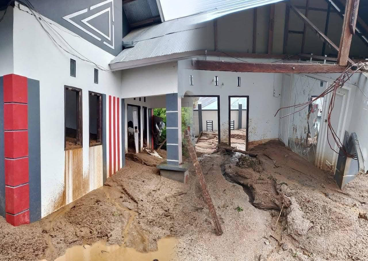Banjir yang melanda Kelurahan Talumolo, Kota Gorontalo, akibat tingginya curah hujan dan buruknya sistem drainase/Hibata.id