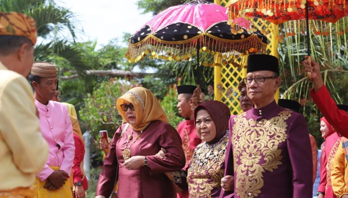 Bupati Bone Bolango Ismet Mile Jalani Prosesi Adat Moloopu