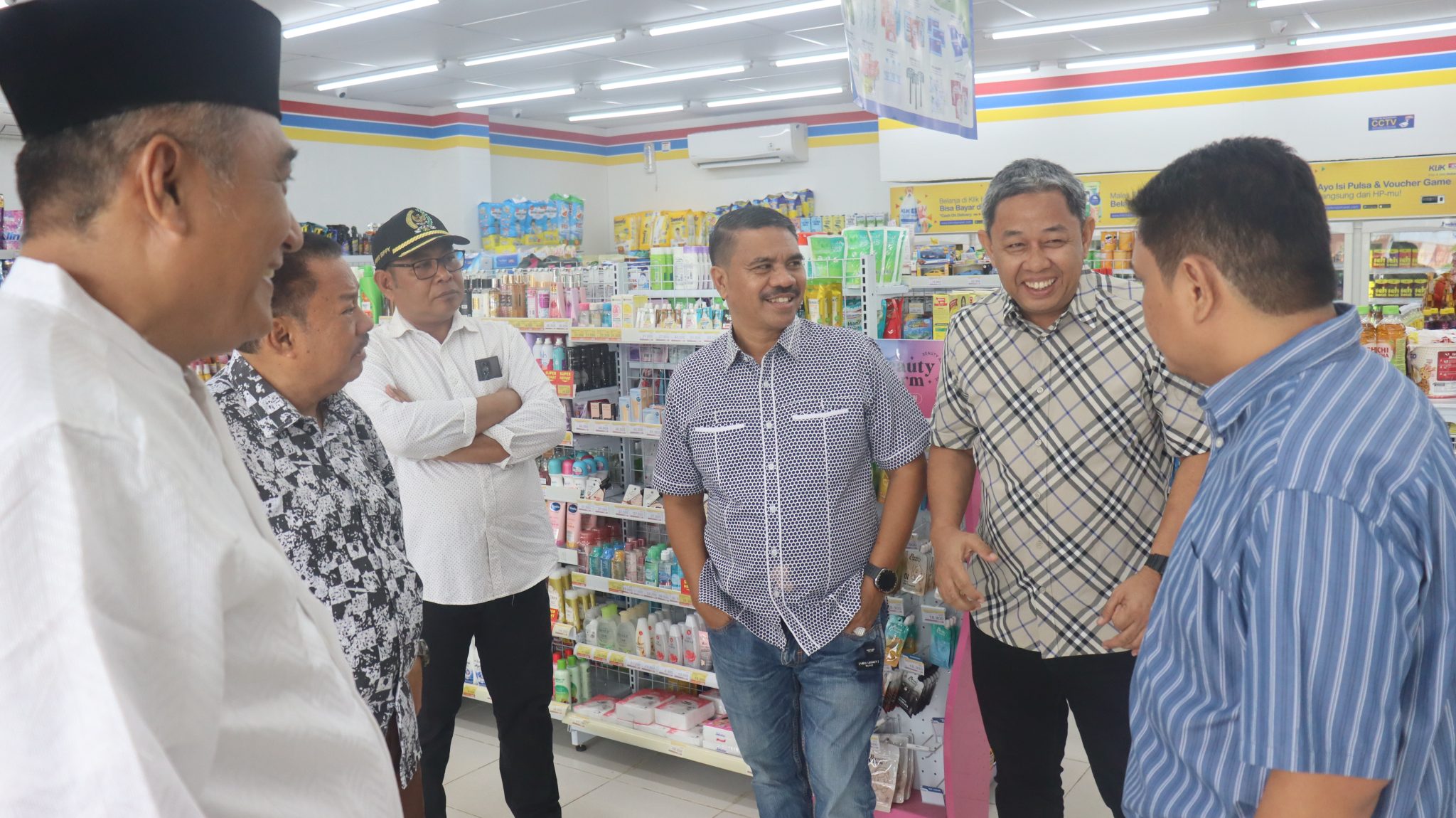 Komisi II DPRD Provinsi Gorontalo melakukan pemantauan harga dan ketersediaan bahan pokok di sejumlah lokasi/Hibata.id