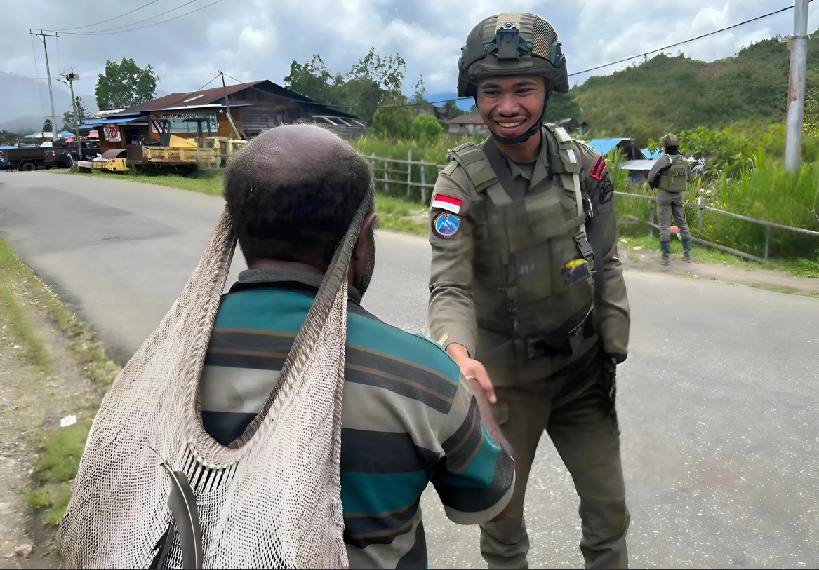 Personel Operasi Damai Cartenz-2025 terus meningkatkan patroli keamanan di Distrik Oksibil, Kabupaten Pegunungan Bintang/Hibata.id