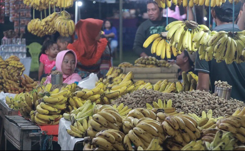 Keunikan Malam Qunut: Pisang dan Kacang Jadi Simbol Kebersamaan/Hibata.id