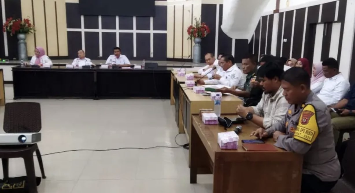 Rapat Pemerintah Kota Gorontalo bersama pengelola Pasar Senggol, yang turut dihadiri oleh pihak Polresta Gorontalo Kota. (Foto: Humas Pemkot Gorontalo)