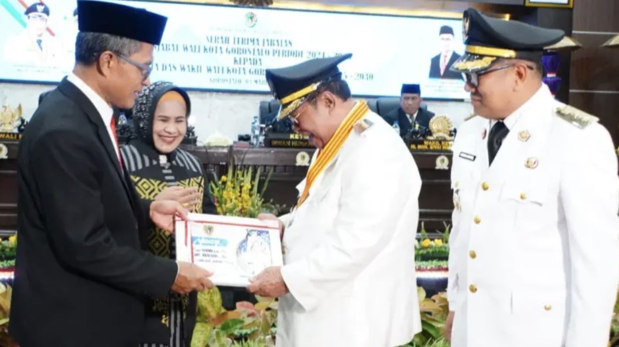 Ismail Madjid saat mengikuti sidang paripurna serah terima jabatan (Sertijab) yang diselenggarakan oleh DPRD Kota Gorontalo, Senin (3/3/2025). (Foto: Humas Pemkot Gorontalo)