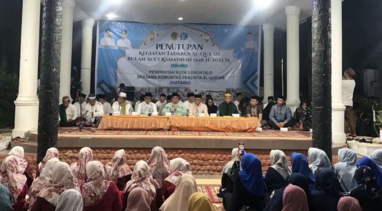 Wakil Wali Kota Gorontalo, Indra Gobel saat menghadiri penutupan acara penyelenggaraan tadarus Al-Quran yang digelar Pemerintah Kota Gorontalo bekerja sama dengan Komunitas Pecinta Al-Quran (KOTAQU). (Foto: Humas Pemkot Gorontalo)