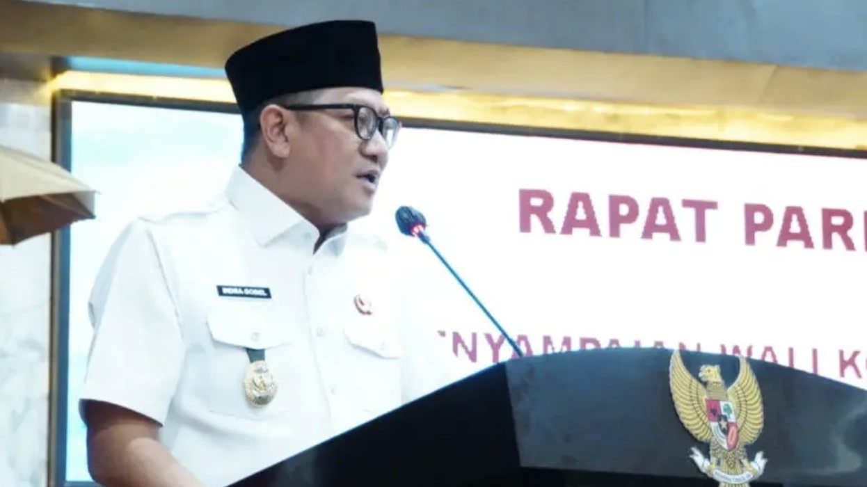 Wakil Wali Kota Gorontalo, Indra Gobel, mewakili Wali Kota Gorontalo, Adhan Dambea, memaparkan Laporan Keterangan Pertanggungjawaban (LKPJ). (Foto: Humas Pemkot Gorontalo)