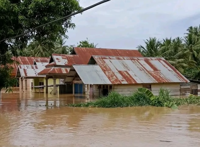 Salah satu rumah yang direndam banjir di Pohuwato. (Foto: Istw)