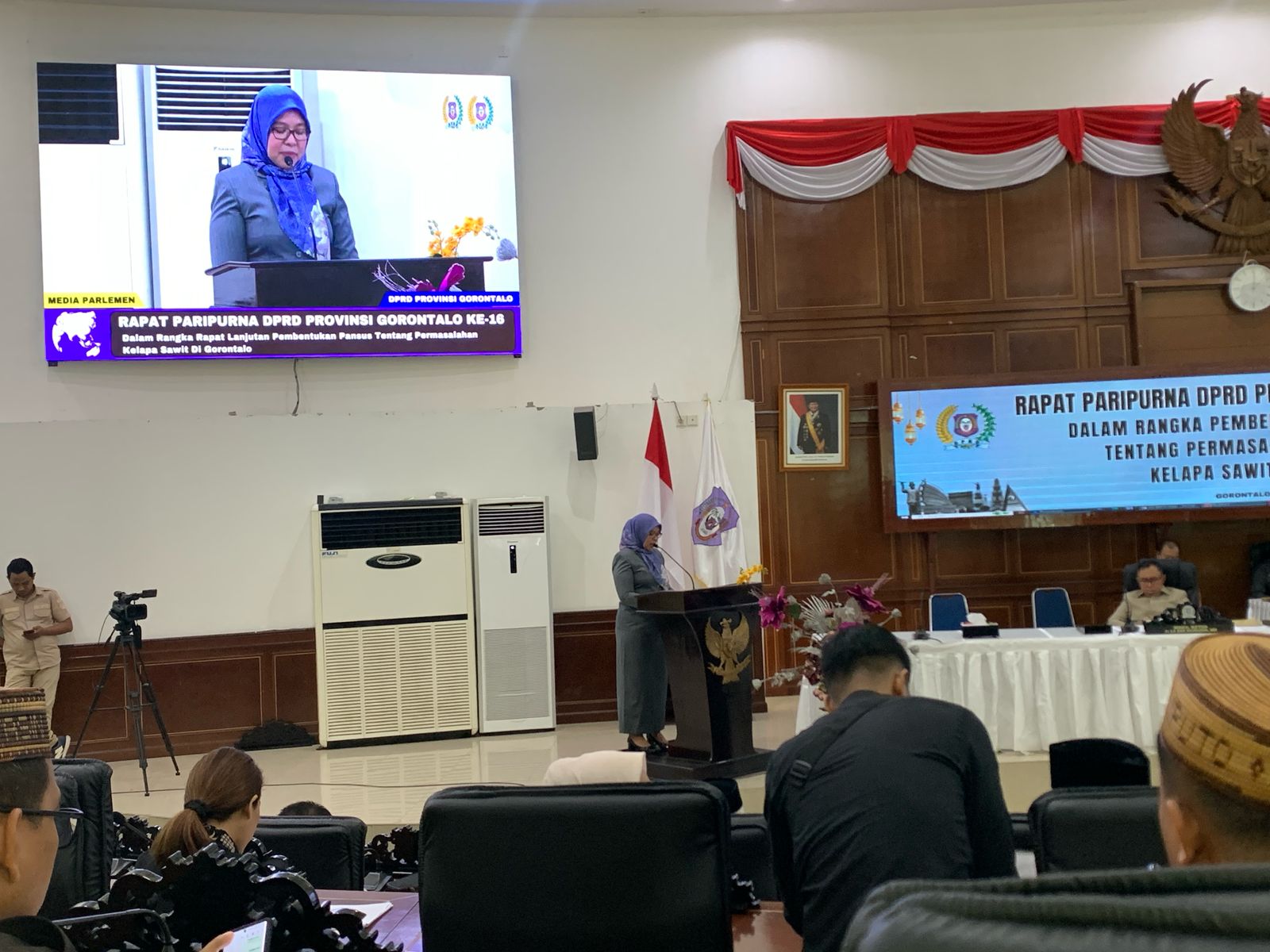 Anggota Komisi I Femy Udoki saat menyampaikan pandangan fraksi/Hibata.id