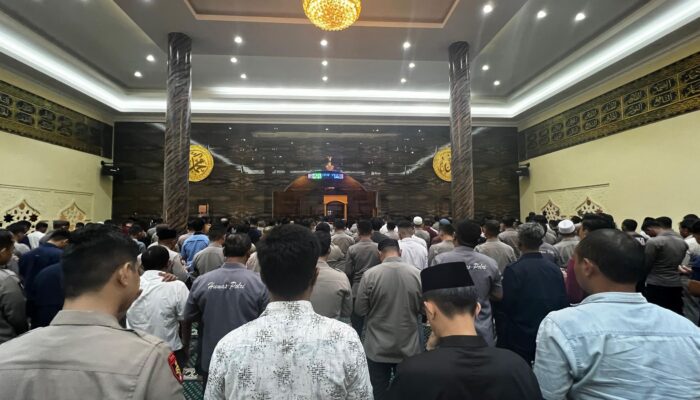 Shalat Gaib untuk 3 Anggota Polri yang Tewas saat Grebek Sabung Ayam