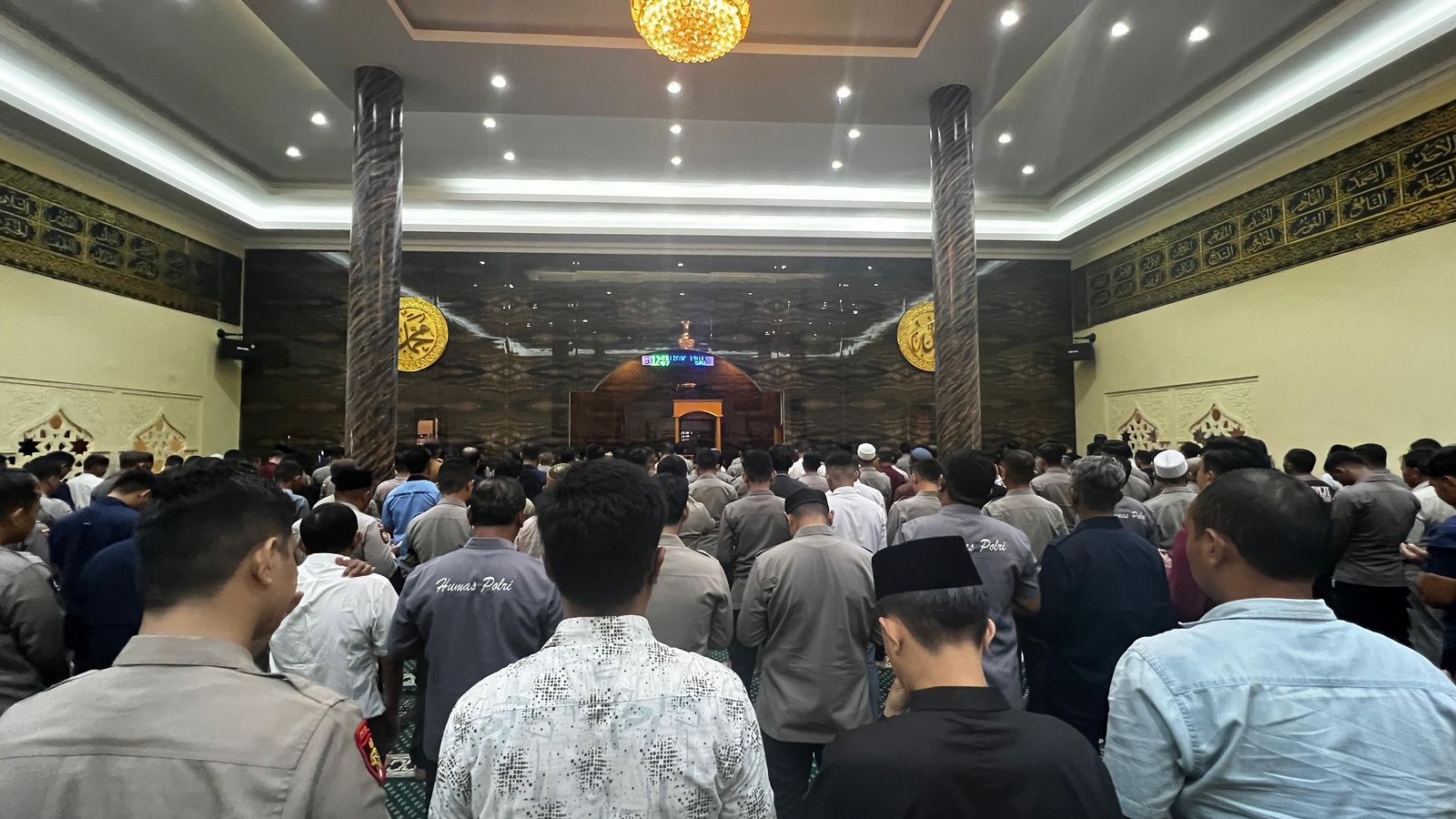 Polda Gorontalo menggelar shalat gaib sebagai bentuk penghormatan atas gugurnya tiga anggota Polri/Hibata.id