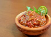 Resep sambal terasi tomat lezat/Copyright shutterstock.com/id/g/patera/Hibata.id