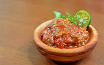 Resep sambal terasi tomat lezat/Copyright shutterstock.com/id/g/patera/Hibata.id
