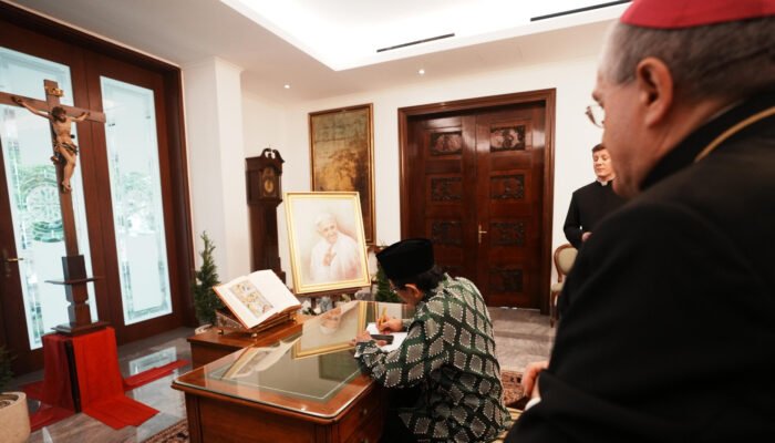 Menag Nasaruddin Umar Sampaikan Belasungkawa atas Wafatnya Paus Fransiskus