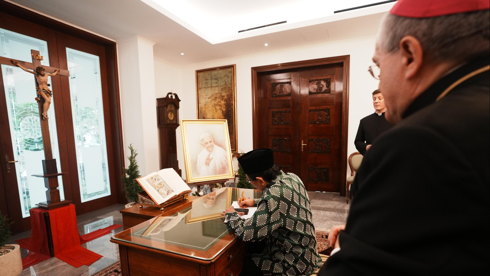 Menag Nasaruddin Umar Sampaikan Belasungkawa atas Wafatnya Paus Fransiskus/Hibata.id