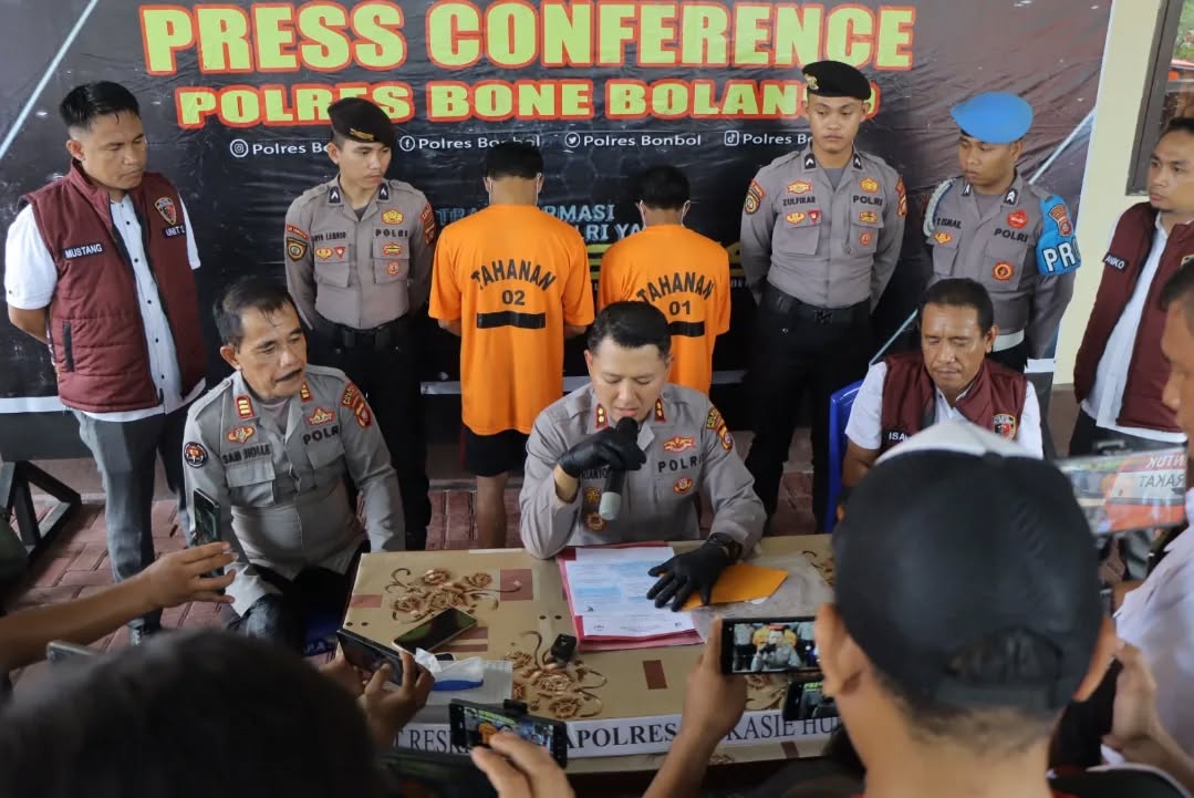 Kapolres Bone Bolango, AKBP Supriantoro saat memberikan keterangannya kepada awak media/Hibata.id