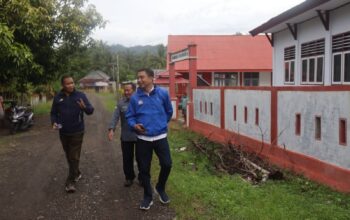 Wakil Ketua DPRD Gorontalo Soroti Akses Jalan Rusak ke SDN 13 Tolinggula, Murid Satu Kelas Hanya Satu Orang/Hibata.id