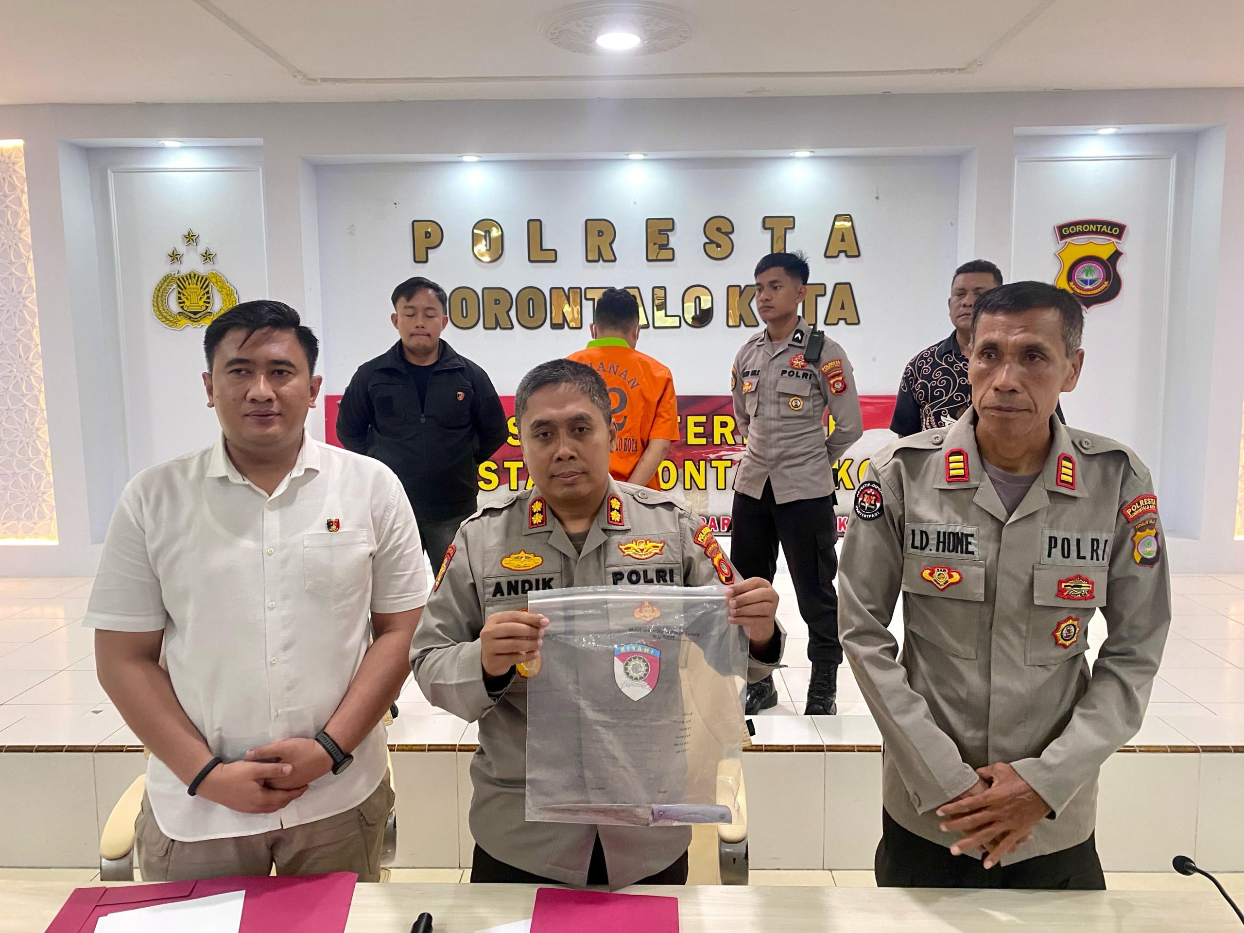 Press Conference,Pria di Gorontalo Nekat Menikam Teman Sendiri karena Dipengaruhi Miras/Hibata.id
