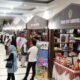 Suasana stand stand pada Gebyar UMKM yang berjualan di dalam gedung Bele limbui Kota Gorontalo, Sabtu (26/4/2025). Foto – Nova Diskominfotik