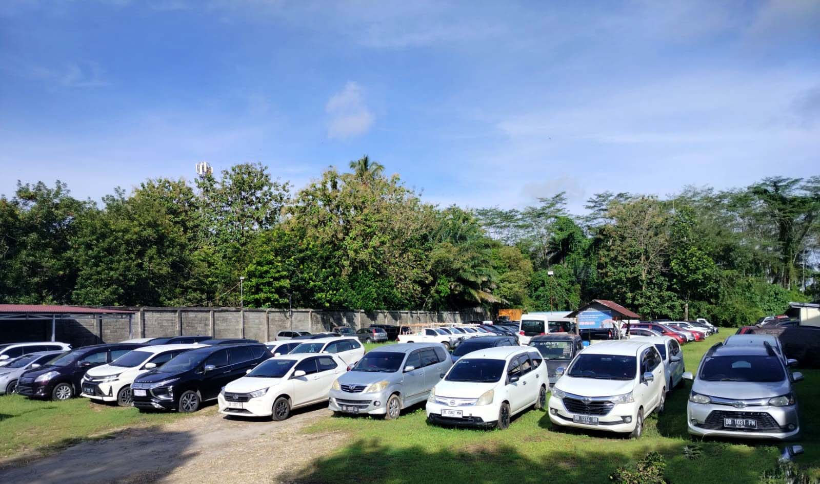 Deretan mobil yang siap dilelang di Cabang JBA Indonesia/JBA/Hibata.id