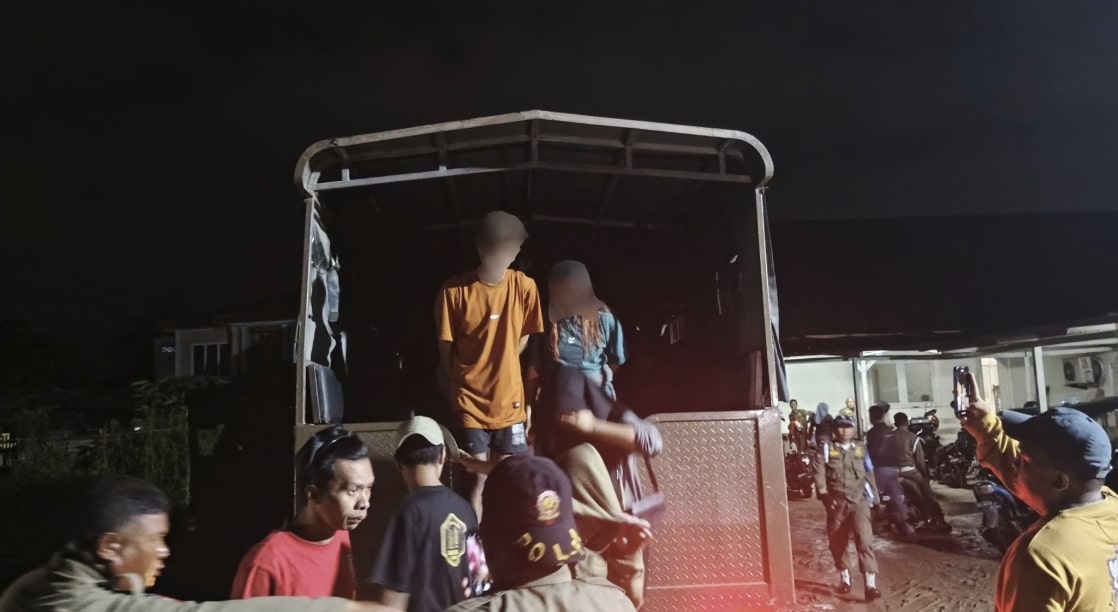 Satuan Polisi Pamong Praja (Satpol PP) Kota Gorontalo bersama Pemerintah Kecamatan Dungingi melaksanakan razia di sejumlah lokasi yang meresahkan warga. (Foto: Humas Pemkot Gorontalo)