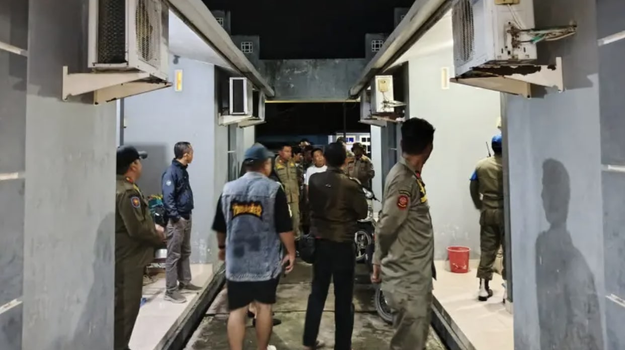 Satuan Polisi Pamong Praja (Satpol PP) Kota Gorontalo kembali menggelar operasi penyakit masyarakat (pekat) pada Sabtu malam (12/4/2025). (Foto: Humas Pemkot Gorontalo)