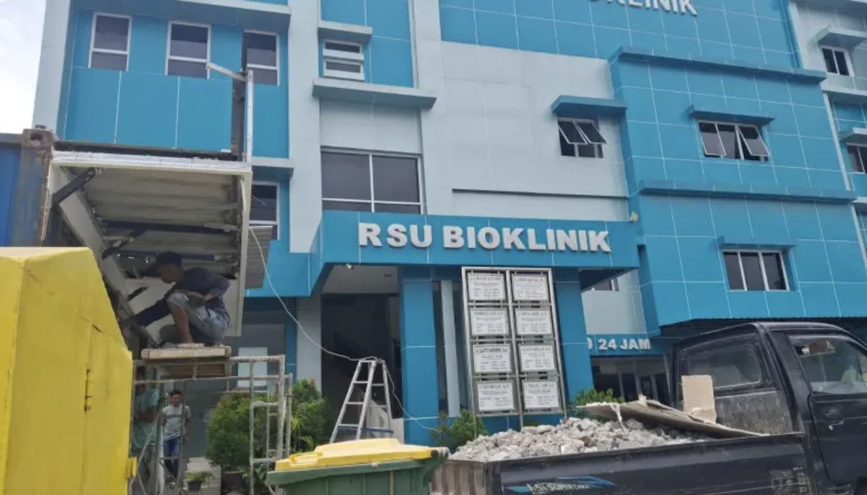Sebuah bangunan di depan Rumah Sakit (RS) Bioklinik. (Foto; Humas Pemkot Gorontalo)