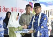 Wakil Wali Kota Gorontalo, Indra Gobel saat menghadiri Acara purna bakti dan alih tugas guru di SMP Negeri 6 Gorontalo. (Foto: Humas Pemkot Gorontalo)
