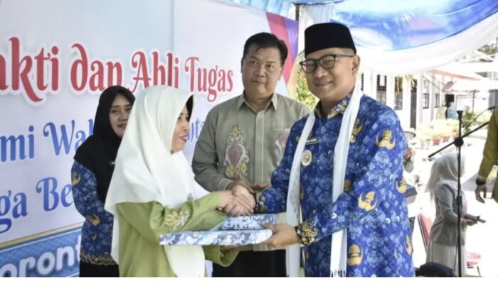 Melepas dengan Hormat: Wawali Gorontalo Hadiri Purna Bakti Guru SMPN 6
