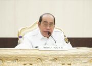 Wali Kota Gorontalo, Adhan Dambea saat memberikan arahan kepada jajarannya. (Foto: Humas Pemkot Gorontalo)