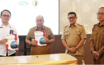 Wali Kota Adhan Dambea, Wakil Wali Kota Indra Gobel, serta jajaran pimpinan Organisasi Perangkat Daerah (OPD) saat menggelar sesi evaluasi mendalam terhadap perencanaan dan penganggaran Anggaran Pendapatan dan Belanja Daerah (APBD) 2025, pada Senin, 28 April 2025. (Foto: Humas Pemkot Gorontalo)