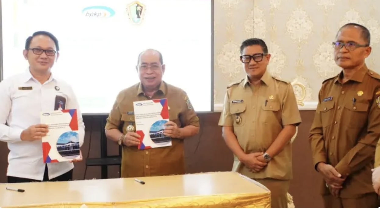 Wali Kota Adhan Dambea, Wakil Wali Kota Indra Gobel, serta jajaran pimpinan Organisasi Perangkat Daerah (OPD) saat menggelar sesi evaluasi mendalam terhadap perencanaan dan penganggaran Anggaran Pendapatan dan Belanja Daerah (APBD) 2025, pada Senin, 28 April 2025. (Foto: Humas Pemkot Gorontalo)