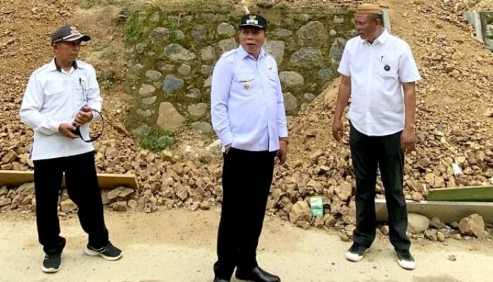 Wabup Bone Bolango Tinjau Jalan Rusak Penghubung Tiga Desa di Kecamatan Tapa