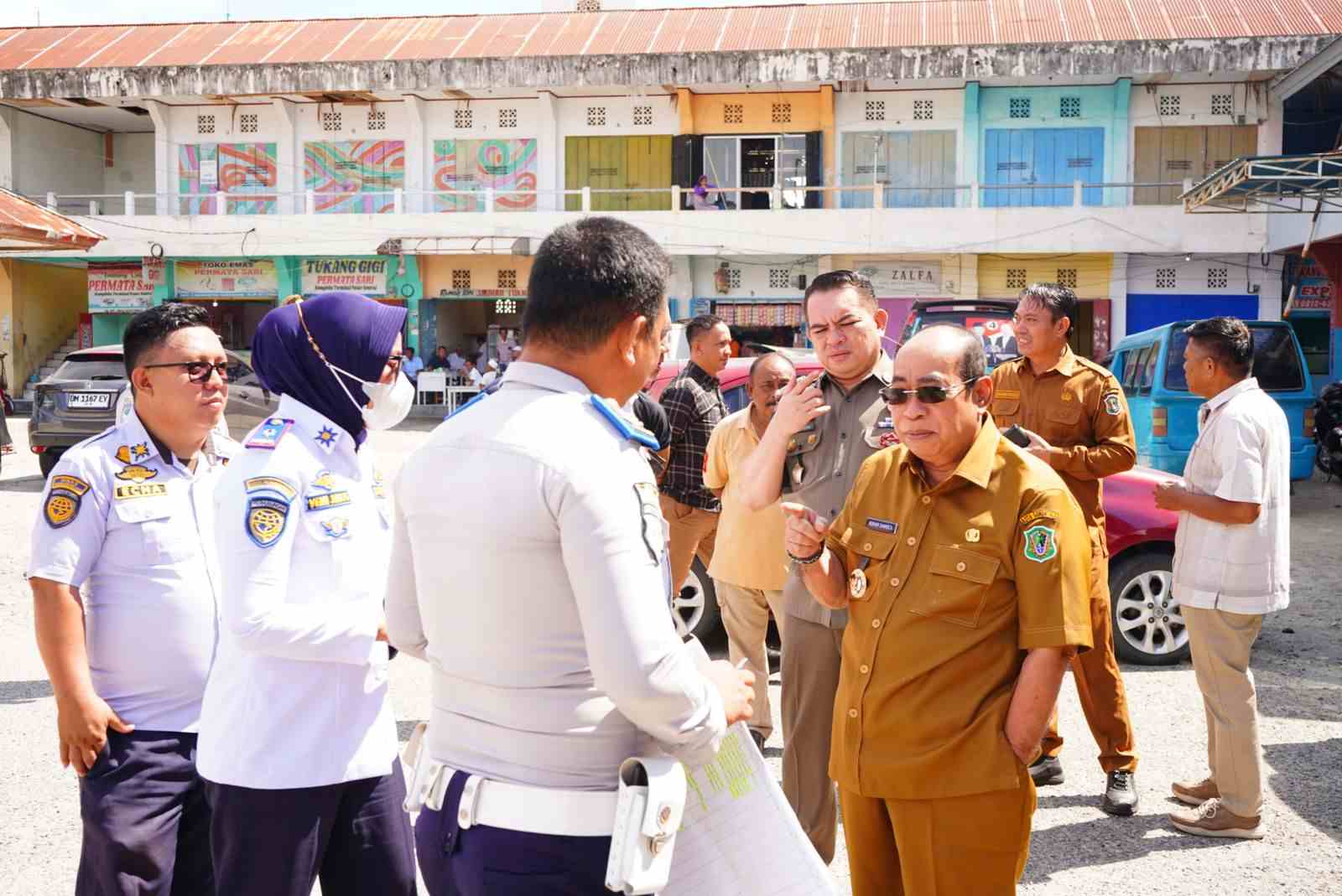 Wali Kota Gorontalo, Adhan Dambea, saat mengunjungi Terminal 42 Andalas, pada Senin (21/4/2025) pagi. (Foto: Humas Pemkot Gorontalo)