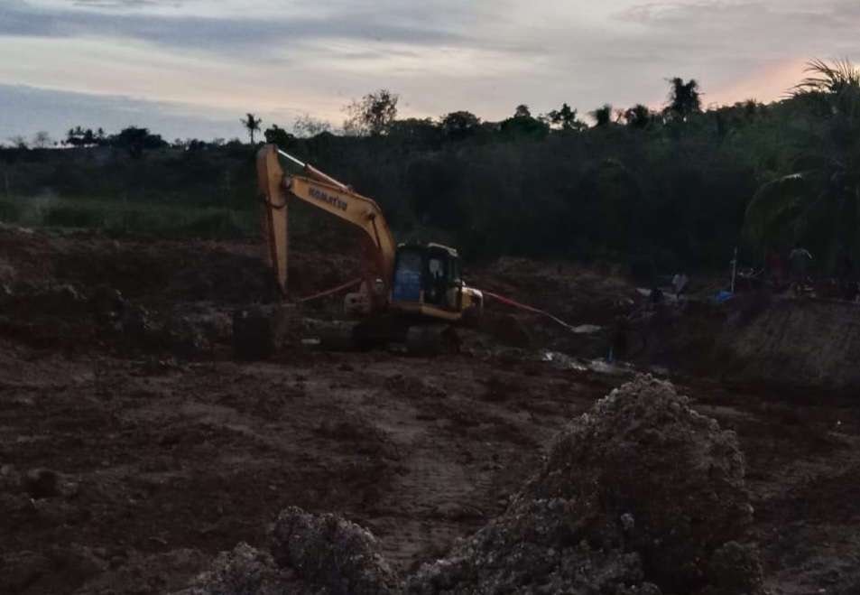 Salah satu alat berat yang berada di PETi Bulangita. (Foto: Dok. Hibata.id)