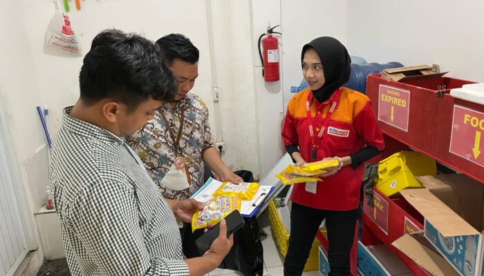 Duh, Polda Gorontalo Temukan Produk Makanan Mengandung Babi di Minimarket