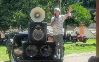 Aliansi Mahasiswa dan Masyarakat (AMM) kembali menggelar aksi protes di depan Gedung DPRD Kabupaten Pohuwato, Senin (28/04/2025). (Foto: Delpriyanto Tahir/Hibata.id)