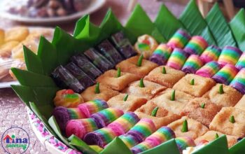 Aneka kue tradisional yang di sajikan dalam tampah! ' KUE TiMPAH'. Foto: Tiba/Hibata.id