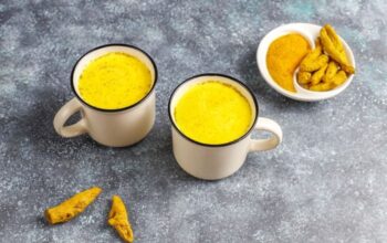 Kunyit mengandung kurkumin yang memiliki efek antiinflamasi dan antioksidan. Berikut tujuh penyakit yang dapat diredakan dengan konsumsi kunyit. Foto: Istimewa/Hibata.id