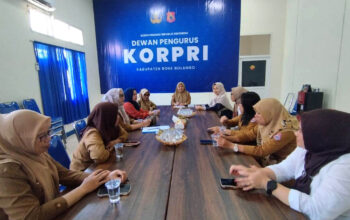 Pelaksanaan rapat perdana DWP Unit Dinas Kominfo Kabupaten Bone Bolango melakukan rapat perdana untuk membahas pembentukan pengurus yang baru, berlangsung di Aula Sekretariat Dewan Pengurus Korpri Kabupaten Bone Bolango, Senin (26/5/2025). (F.AKP)