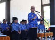 Bupati Ismet Mile saat memberikan sambutan dan arahan pada peringatan Hari Kebangkitan Nasional (Harkitnas) ke-117 yang dilaksanakan di Lapangan Alun-Alun, Selasa (20/5/2025). (F.AKP)