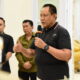 Gubernur Gorontalo Gusnar Ismail saat konferensi pers di hadapan awak media, di Rumah Jabatannya, Jumat (16/5/2025). (Foto : Mila)