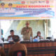 Bupati Ismet Mile didampingi Wakil Bupati Risman Tolingguhu dan Ketua TP. PKK Ruwaida Mile saat memberikan arahan pada Rapat Koordinasi Tim Percepatan Penurunan Stunting (TPPS) Kabupaten Bone Bolango Tahun 2025 di Bandayo Rumah Dinas Bupati, Senin (5/5/2025). (F.AKP)/Hibata.id